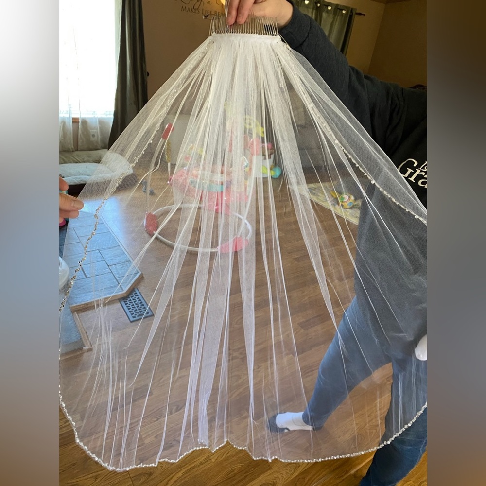 Beautiful veil never worn